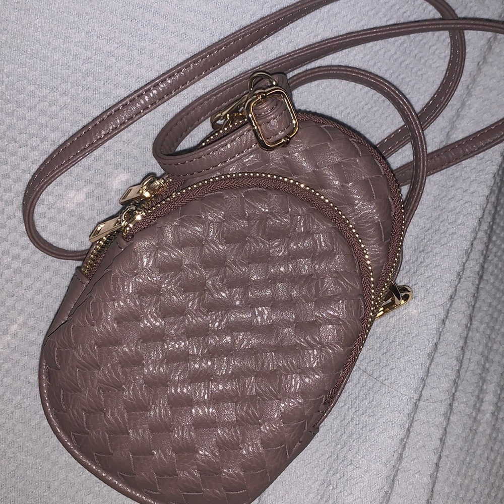 Never used small crossbody removable strap/ 2 pockets